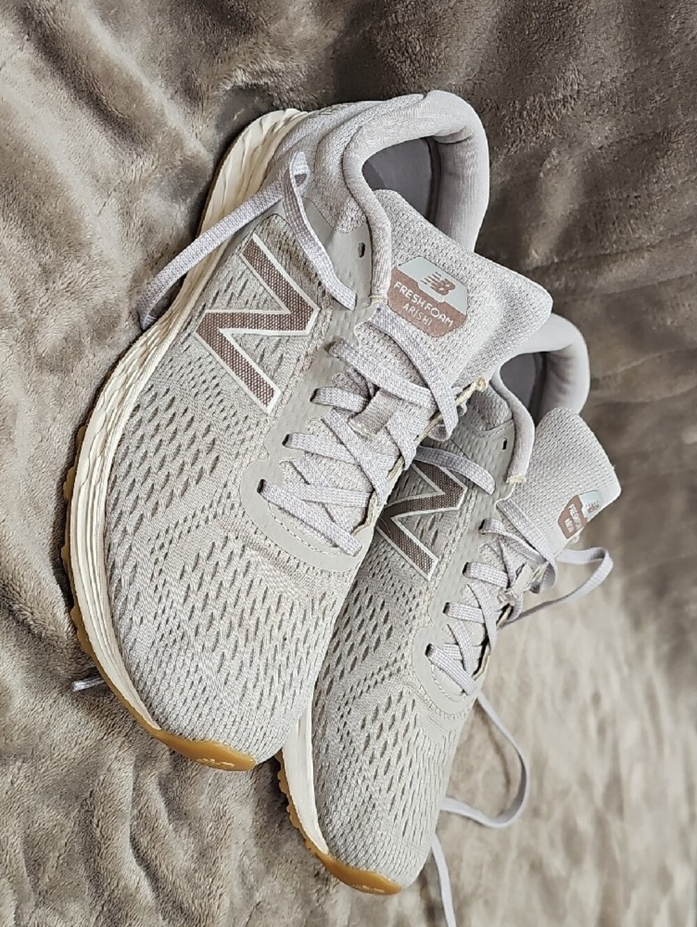 New Balance Arishi Women's Fresh Foam Light Gray Running Shoes Sneaker - Picture 3 of 12